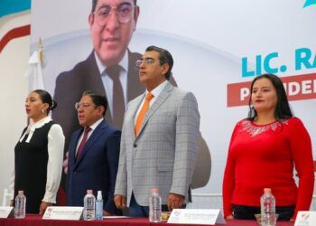 Asiste gobernador a informe de alcalde de Lafragua