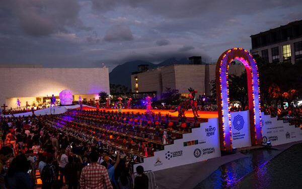 Nuevo León obtiene Récord Guinness por Altar de Muertos más grande del mundo