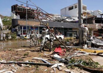 Rescatados siete poblanos que estaban en Acapulco