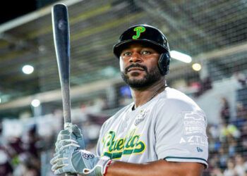 Reconocen a Chris Carter por su papel esencial con Pericos