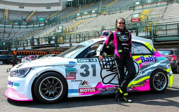 Vuelve Dana Ruz al asfalto de la mano de Tiger Racing