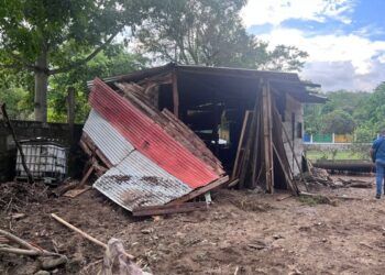 Rescatados siete poblanos que estaban en Acapulco