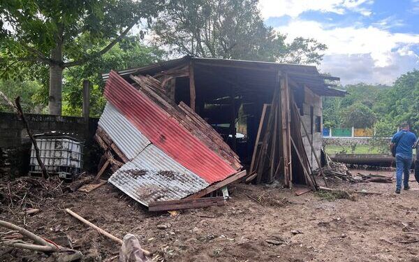 Rescatados siete poblanos que estaban en Acapulco