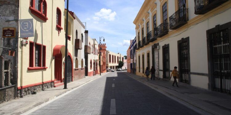 Entregan rehabilitación de calles del centro de Puebla