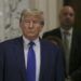 Trump es multado por violar “orden mordaza” en caso por fraude