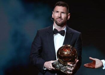 Messi gana su octavo balon de oro y lo dedica a Maradona