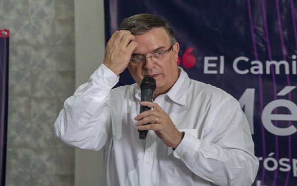El fallido Ebrardazo y su espejo en Puebla