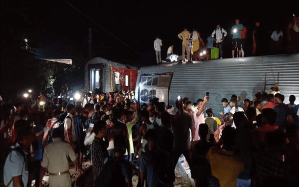 Descarrilamiento de tren en la India deja al menos cuatro muertos