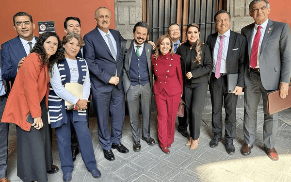 Acude Sergio Salomón a reunión con AMLO y gobernadores en Palacio Nacional