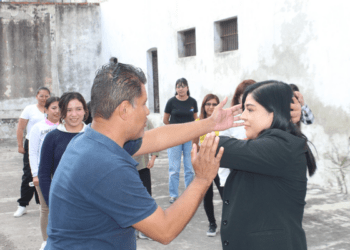 Trabajadoras del Congreso de Puebla participan en taller de defensa personal