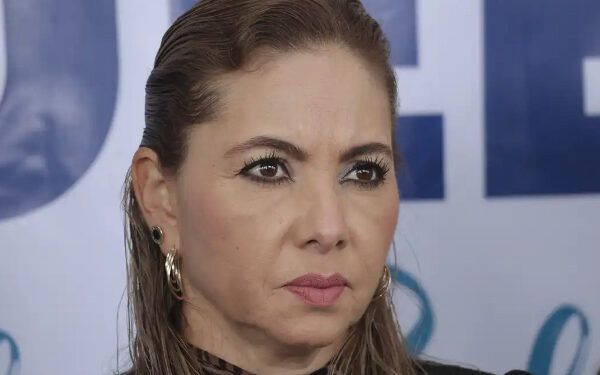 PAOLA ANGÓN, UN PELIGRO PARA EL PAN 