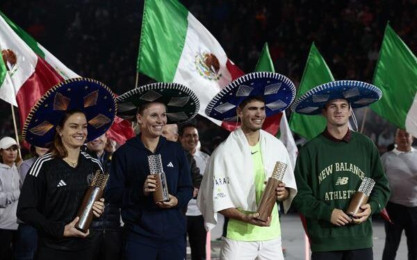 Alcaraz vence a Tommy Paul en partido de exhibición en la CDMX