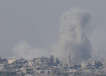 Ataque de Israel a ambulancias deja 13 muertos en Gaza