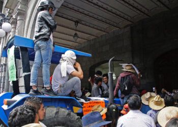 Comerciantes de La Resurrección se manifiestan contra cierre de negocios autorizados por edil auxiliar