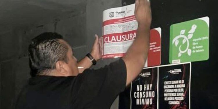 Clausuran 14 negocios irregulares en Puebla capital