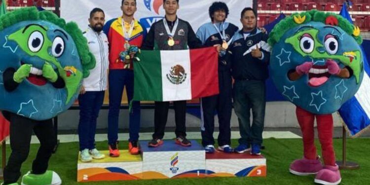 Oro para estudiante poblano
