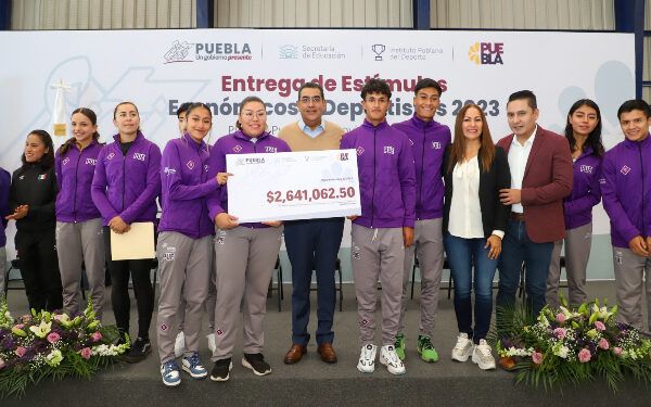 Céspedes Peregrina entregó estímulos a deportistas poblanos
