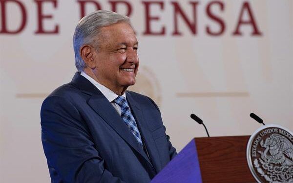 AMLO acepta la renuncia de Arturo Zaldívar a la SCJN