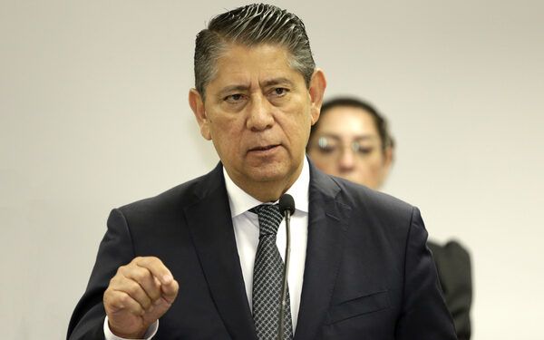 Llama Céspedes a alcaldes a aplicar ley sin politización