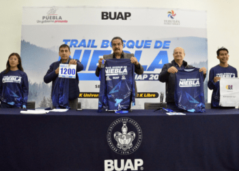 Presentan camiseta y medalla del Trail Bosque de Niebla BUAP 2023