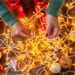 Medidas de seguridad para la colocación de adornos y árboles navideños