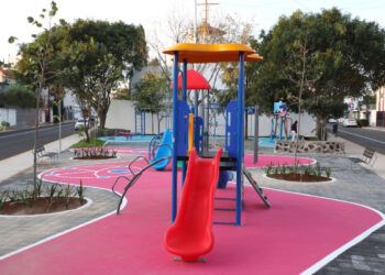 Ayuntamiento entrega rehabilitación de dos parques en San José Mayorazgo