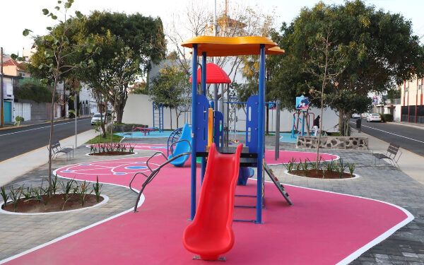 Ayuntamiento entrega rehabilitación de dos parques en San José Mayorazgo