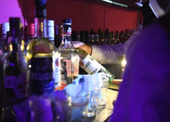 Supervisa Salud venta de alcohol en bares