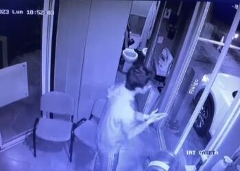 Joven vapulea a vigilante de Lomas de Angelópolis; Prepa Anáhuac lo suspende