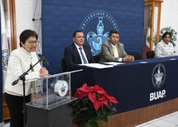 Preside Rectora BUAP informe de director de la Preparatoria Lázaro Cárdenas