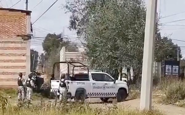 Huachicoleros y policías protagonizan trifulca en Coronango