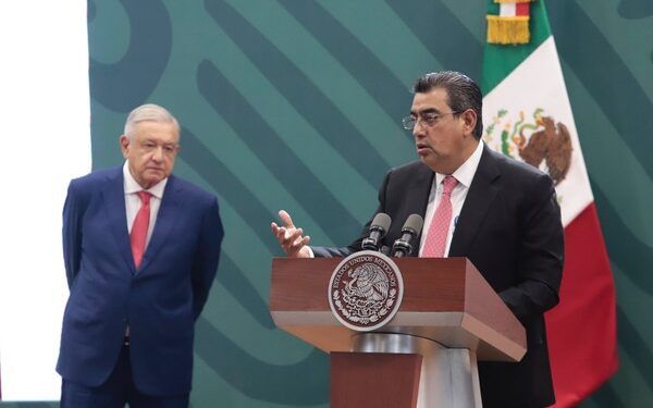 Sergio Salomón felicita a AMLO por su quinto año de gobierno