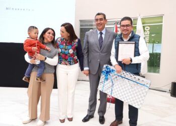 A través de adopciones, 21 niños vivirán en familia: Bonilla