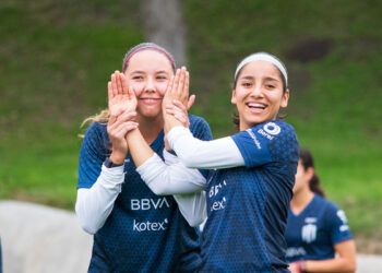 Firman rayadas a poblana Tanna Sánchez
