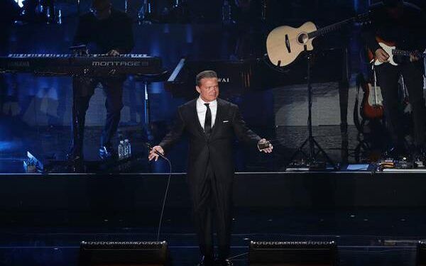 Profeco presenta demanda colectiva por cancelación de concierto de Luis Miguel en León