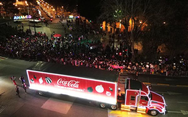 Poblanos disfrutan de la Caravana Coca Cola 2023