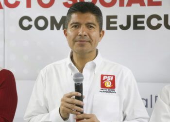 Eduardo Rivera se registra como precandidato a la gubernatura 