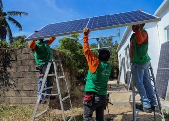 Comunidades afectadas por huracán en Oaxaca recuperan suministro eléctrico y servicios básicos
