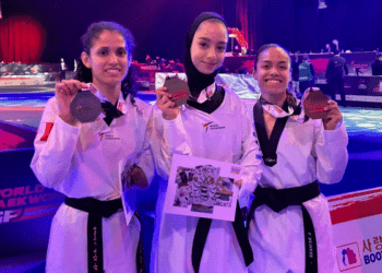 Se planta el bronce Claudia Romero en Manchester