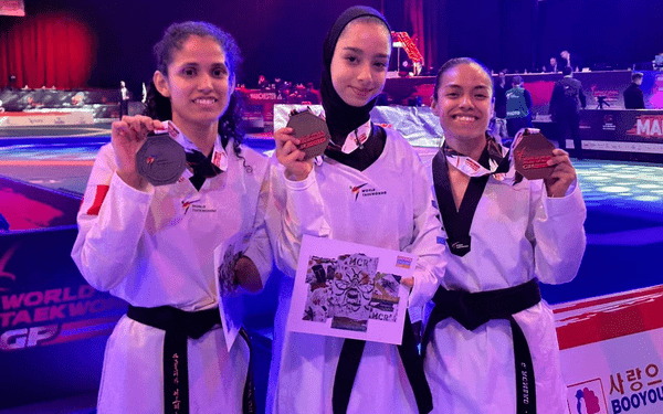 Se planta el bronce Claudia Romero en Manchester