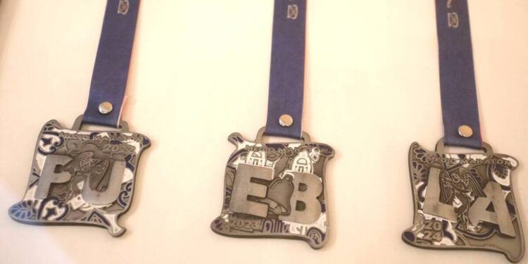 Medio Maratón Puebla 2023: Presentan playera y medalla de la competencia