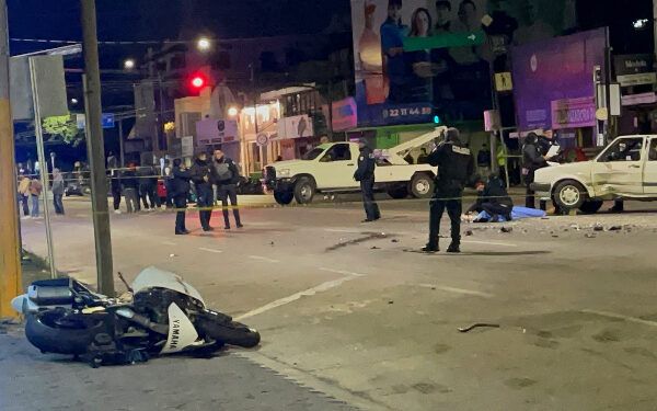 Motocicleta perdió la vida al chocar contra un vehículo en la 31 Poniente