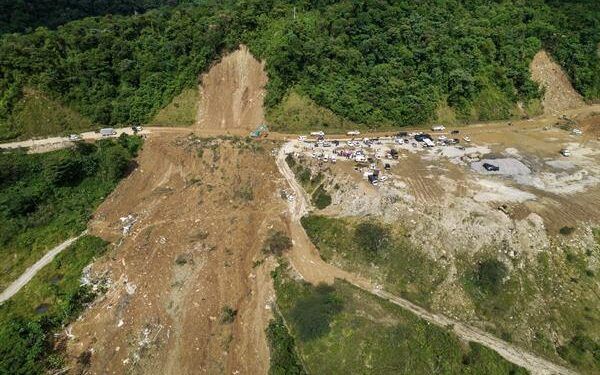 Asciende a 38 la cifra de muertos por derrumbe en Colombia