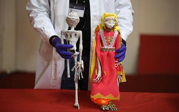 Perú califica de fraude las momias extraterrestres que serían enviadas a México