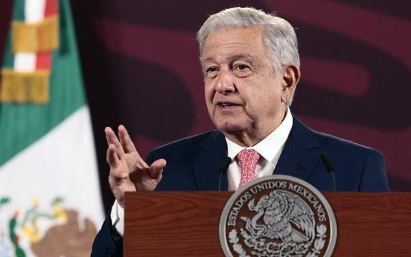 AMLO desata polémica tras llamar “señor vestido de mujer” a diputada trans de Morena