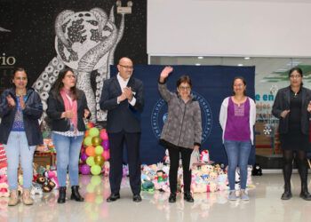 BUAP entrega lo recaudado en la campaña «Dona un Peluche 2023» 