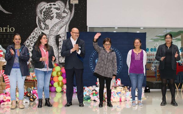 BUAP entrega lo recaudado en la campaña «Dona un Peluche 2023» 