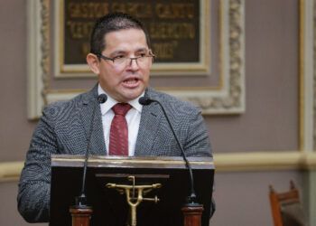 Titular de la SSP Puebla resalta combate frontal a la delincuencia ante el Congreso