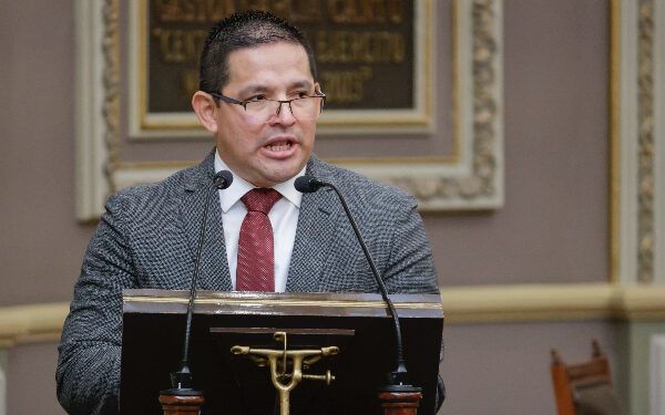 Titular de la SSP Puebla resalta combate frontal a la delincuencia ante el Congreso