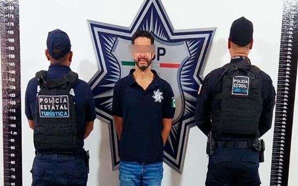 Policía Turística detiene a sujeto por hacerse pasar como policía en Puebla